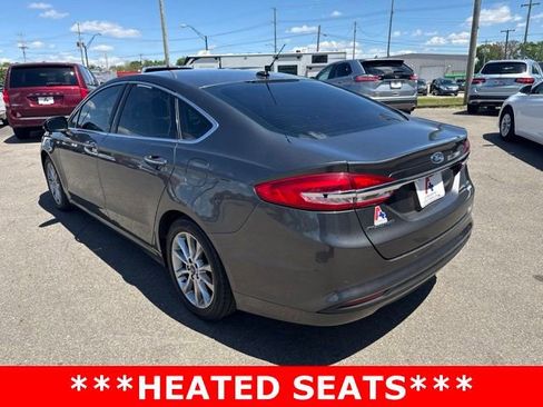 Used 2017 Ford Fusion SE w/ Fusion SE Technology Package FWD image 5