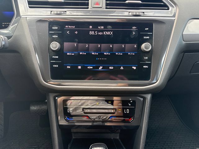 Used 2022 Volkswagen Tiguan SE AWD/4WD image 16