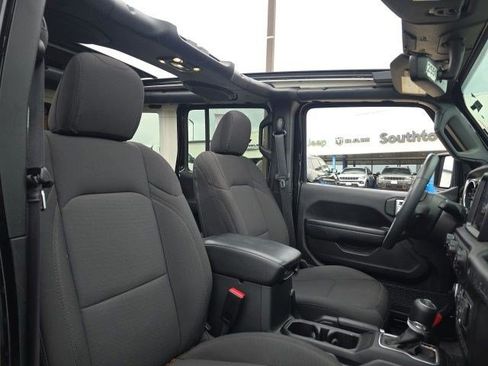 Used 2023 Jeep Wrangler Unlimited w/ Sun & Screen Package AWD/4WD image 15