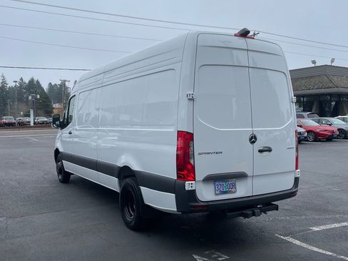 Used 2025 Mercedes-Benz Sprinter 4500 image 3