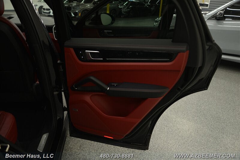Used 2021 Porsche Cayenne S AWD/4WD image 42