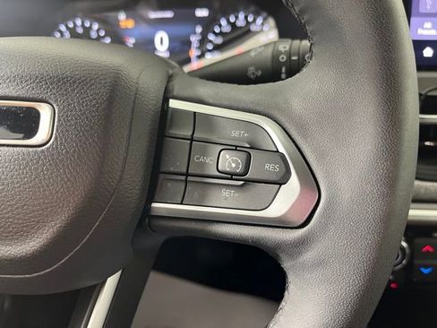 Used 2023 Jeep Compass Latitude image 21