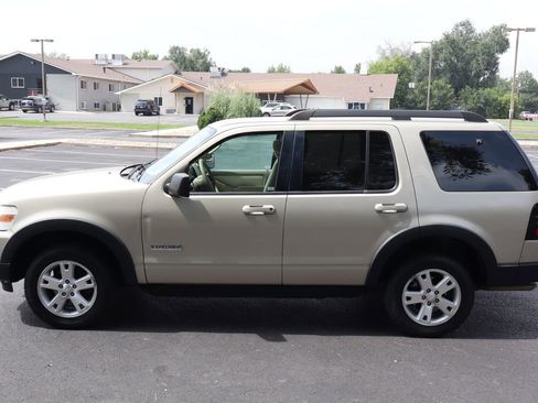 Used 2007 Ford Explorer XLT image 9