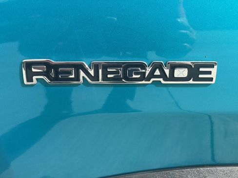 Used 2022 Jeep Renegade Latitude AWD/4WD image 8