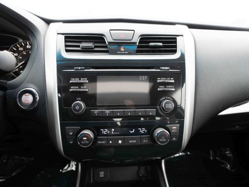 Used 2015 Nissan Altima 2.5 SV w/ Convenience Package image 17