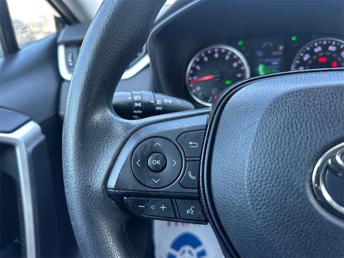 Used 2020 Toyota RAV4 XLE image 28