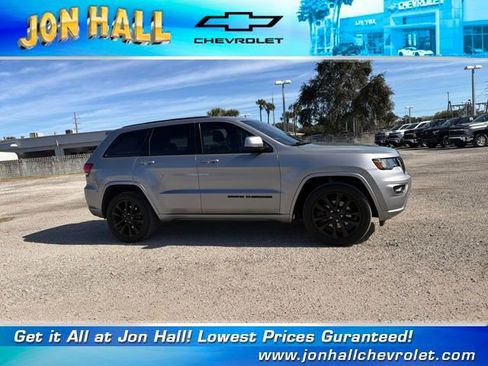 Used 2018 Jeep Grand Cherokee Altitude image 17