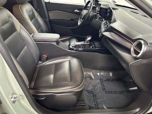 Used 2025 Chevrolet Trax ACTIV FWD image 13