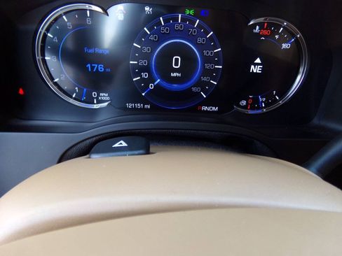 Used 2016 Cadillac Escalade ESV Platinum AWD/4WD image 43