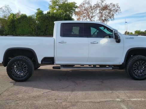 Used 2020 Chevrolet Silverado 2500 High Country w/ Z71 Off-Road Package image 10