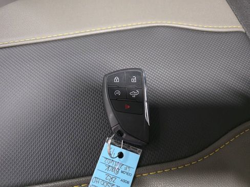 Used 2025 Chevrolet Silverado 2500 ZR2 w/ Technology Package image 37