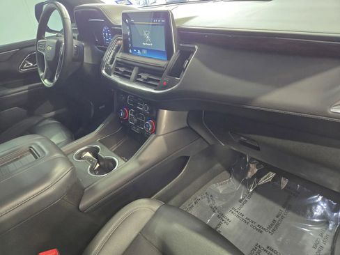 Used 2023 Chevrolet Suburban LT w/ Luxury Package image 5