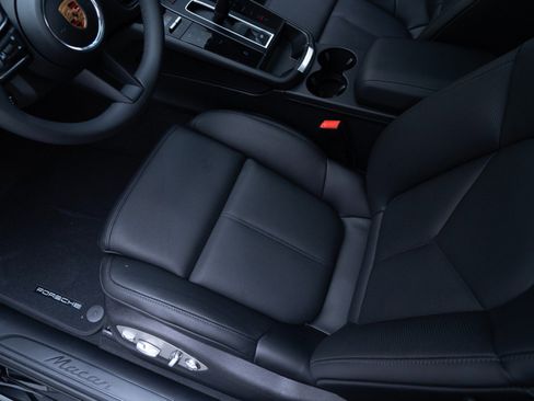 New 2026 Porsche Macan image 16