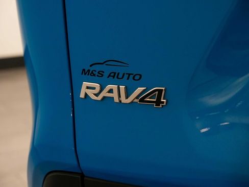 Used 2019 Toyota RAV4 LE FWD image 11