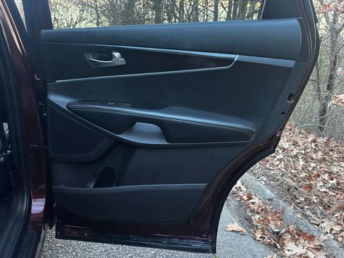 Used 2016 Kia Sorento LX w/ LX Convenience Package image 17