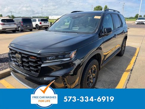 Used 2024 Honda Pilot TrailSport image 1