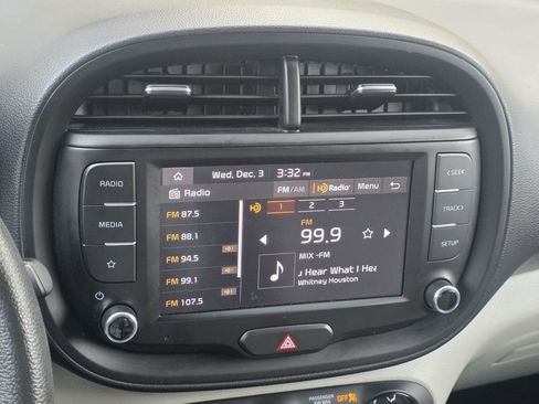 Used 2023 Kia Soul LX w/ LX Technology Package image 14