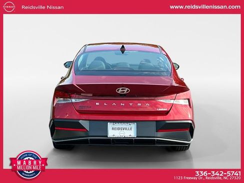 Used 2025 Hyundai Elantra Limited FWD image 5