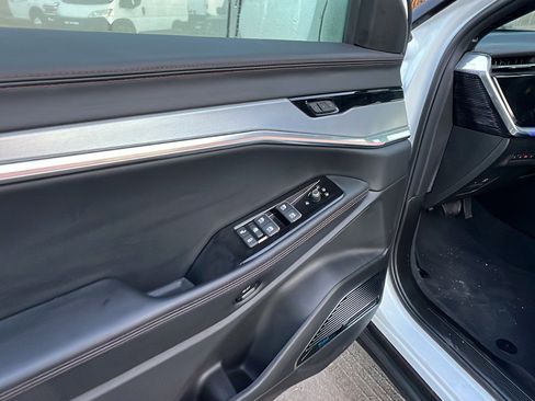 Used 2024 Jeep Wagoneer Launch Edition image 15