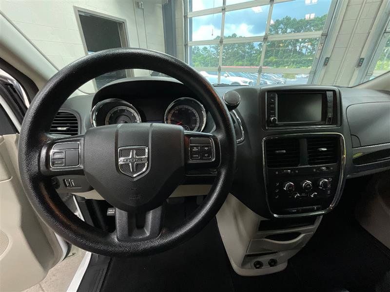 Used 2020 Dodge Grand Caravan SE FWD image 14