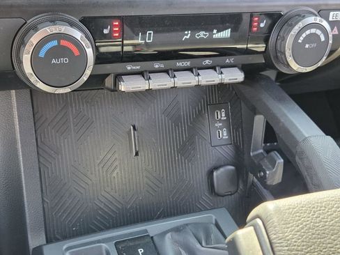 Used 2025 Toyota Tacoma TRD Off-Road AWD/4WD image 18
