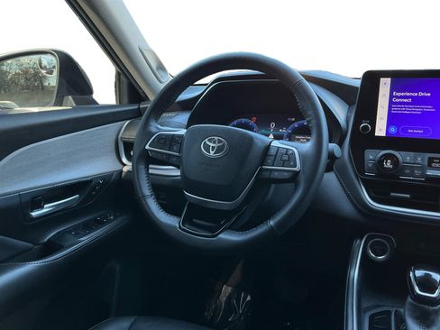 Used 2024 Toyota Grand Highlander Limited image 12