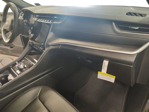 New 2025 Jeep Grand Cherokee L Limited w/ Black Appearance Package image 17