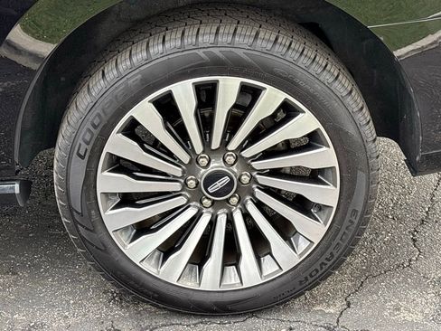 Used 2021 Lincoln Navigator Reserve image 34