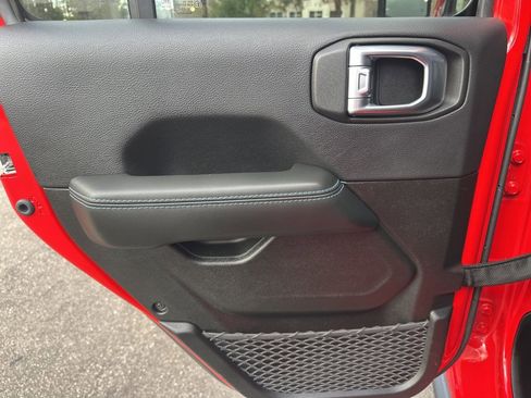 Used 2024 Jeep Wrangler Unlimited Rubicon 4xe image 21