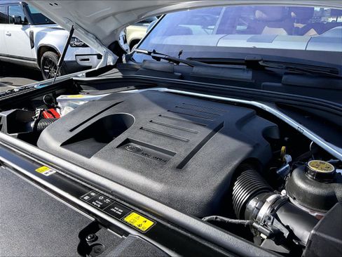 Used 2023 Land Rover Range Rover Long Wheelbase SE image 33