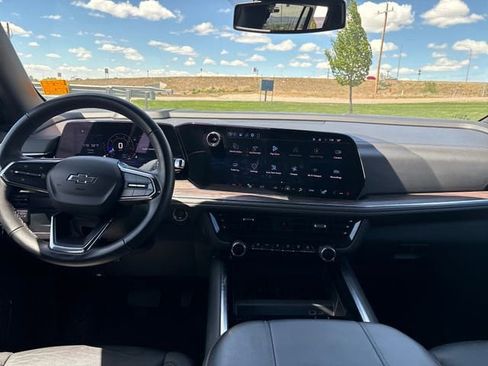 Certified 2025 Chevrolet Suburban Z71 AWD/4WD image 13