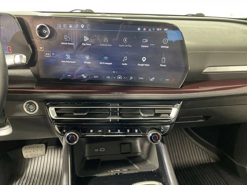 Used 2025 Chevrolet Traverse Z71 w/ Enhanced Driving Package AWD/4WD image 15