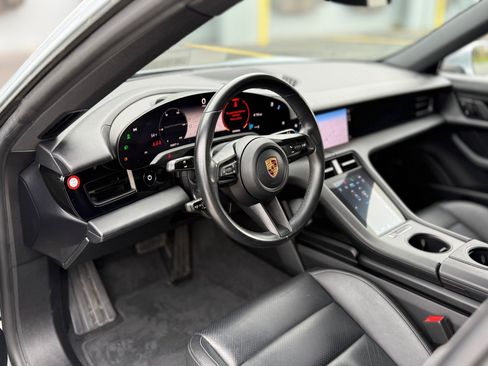 Used 2021 Porsche Taycan image 16