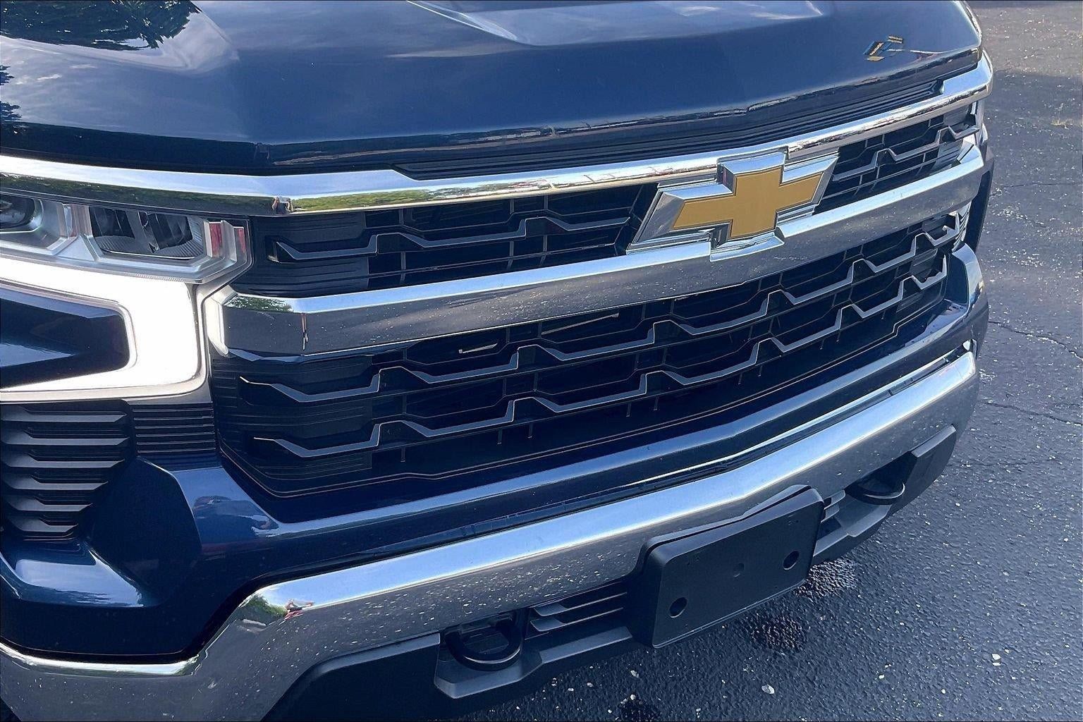 Used 2023 Chevrolet Silverado 1500 LT AWD/4WD image 29