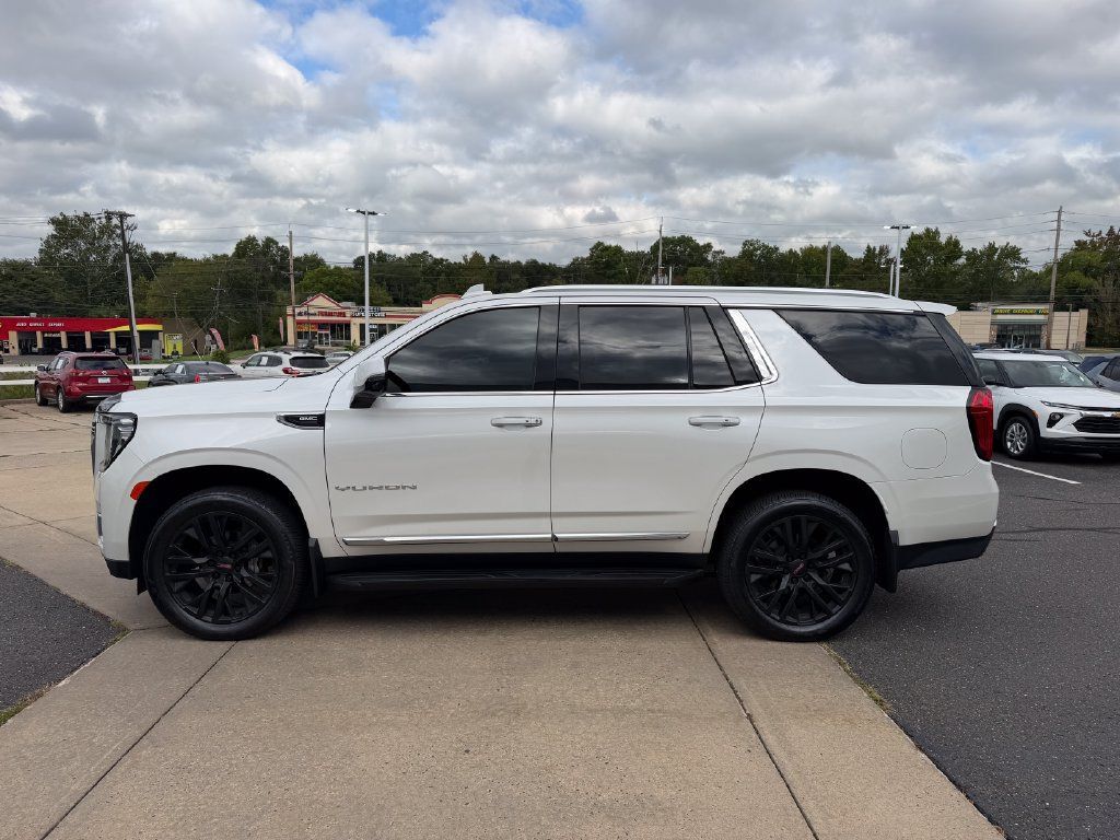 Used 2021 GMC Yukon SLT w/ Rear Media and Nav Package AWD/4WD image 4