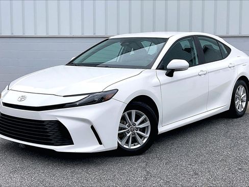 Used 2025 Toyota Camry LE FWD image 2