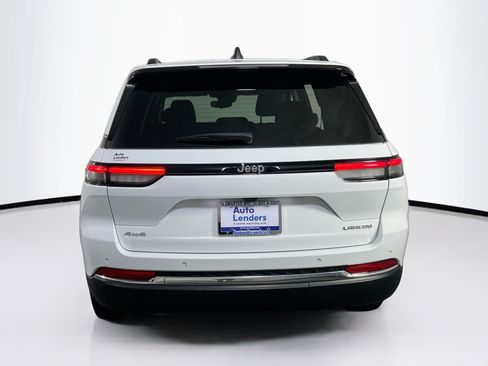 Used 2023 Jeep Grand Cherokee Laredo AWD/4WD image 6