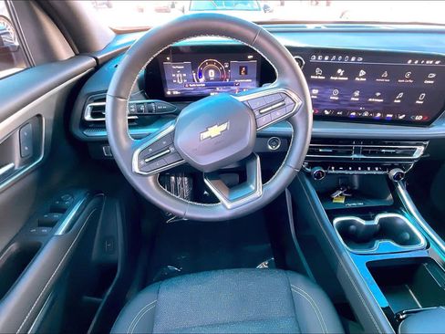 Used 2024 Chevrolet Traverse LT image 5