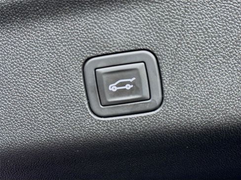 Used 2025 GMC Yukon Elevation AWD/4WD image 18