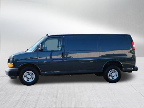 Used 2017 Chevrolet Express 2500 RWD image 4