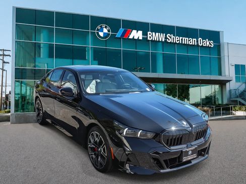 Used 2026 BMW 530i w/ M Sport Package RWD image 3