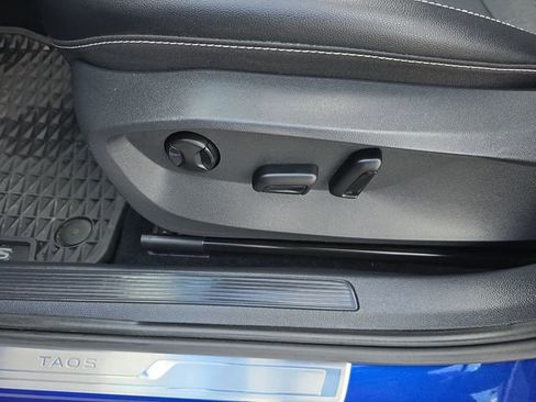 Used 2022 Volkswagen Taos SE w/ Panoramic Sunroof Package image 28