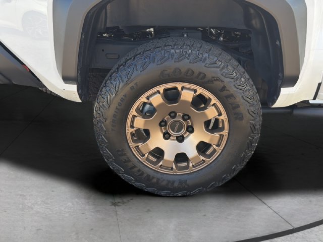 Used 2025 Toyota Tacoma 4x4 Double Cab Hybrid image 32
