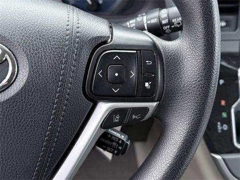 Certified 2020 Toyota Sienna LE image 30