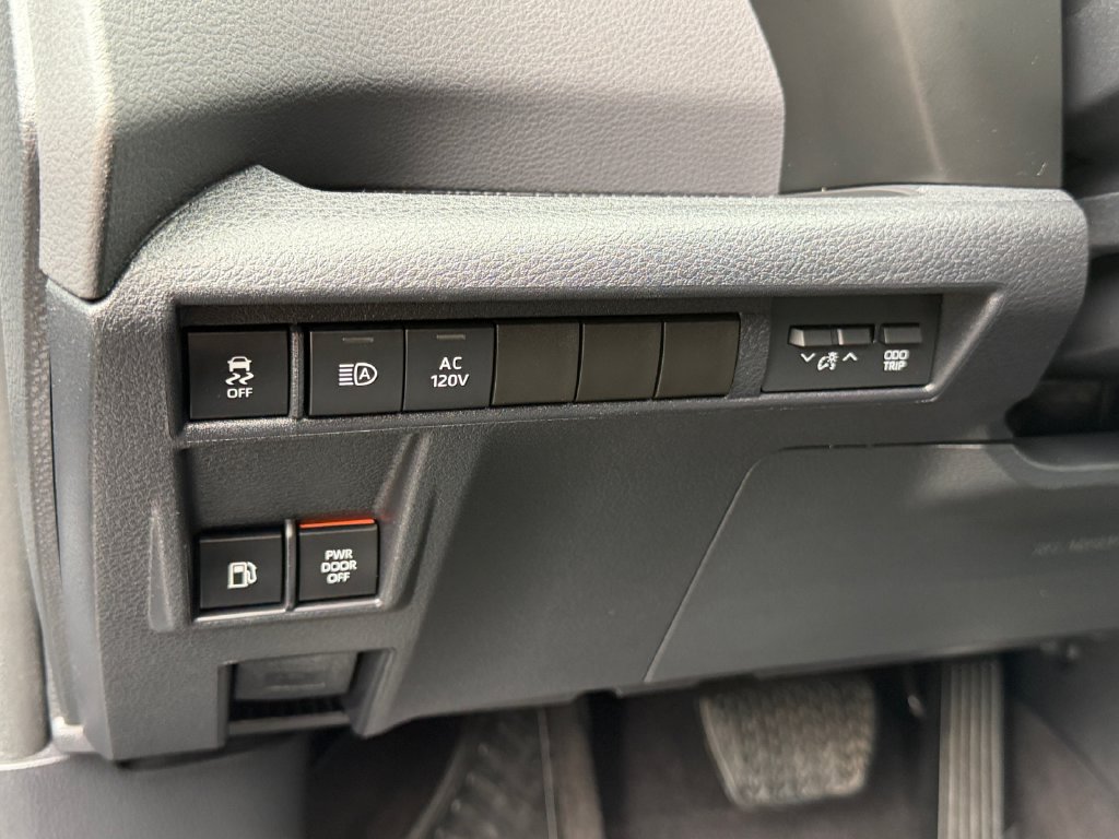 Used 2023 Toyota Sienna XSE w/ XSE Plus Package FWD image 29