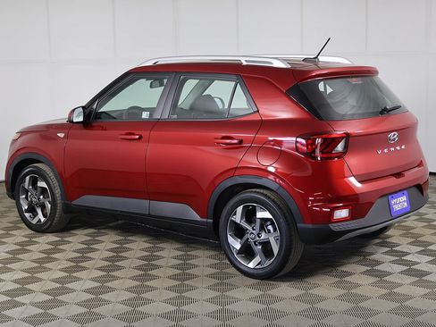 Certified 2024 Hyundai Venue SEL FWD image 8