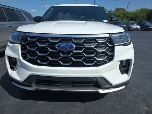 Used 2025 Ford Explorer Platinum w/ Ultimate Package AWD/4WD image 2
