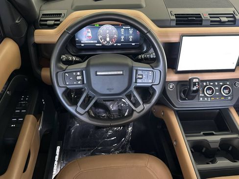 Used 2025 Land Rover Defender 110 X-Dynamic SE AWD/4WD image 16