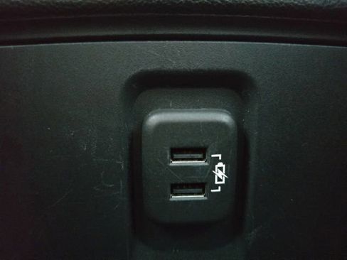 Used 2020 Chevrolet Traverse LT image 27