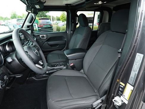 Used 2023 Jeep Gladiator Sport AWD/4WD image 22